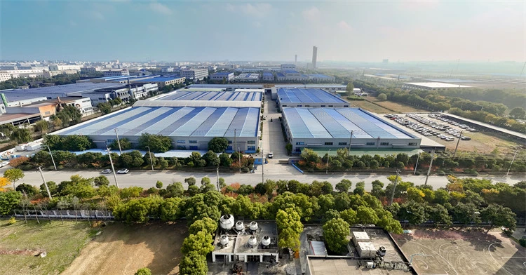 Produkcja kontenerów zintegrowanych PV+ESS w KONLI MICROGRID